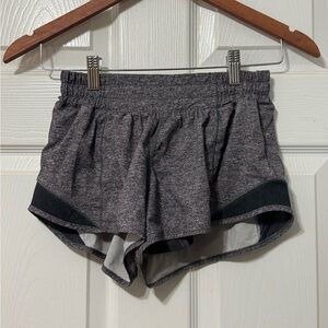 Lululemon hotty hot short II size 4 euc